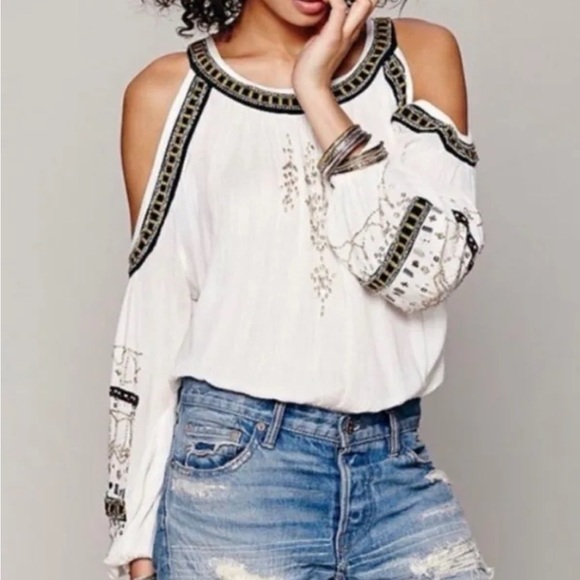 Free People Tops - Free people give him the cold shoulder